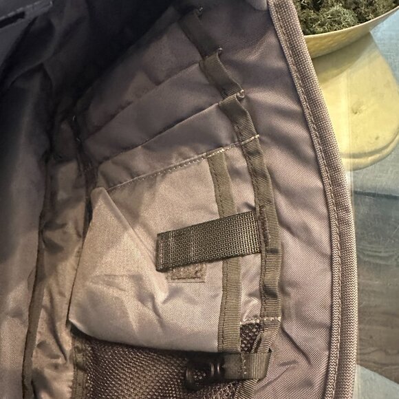 Patagonia Gray Messenger Bag with Pink Detail - Picture 3 of 5